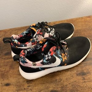 Womens Floral Nike Roshe / size 7.5